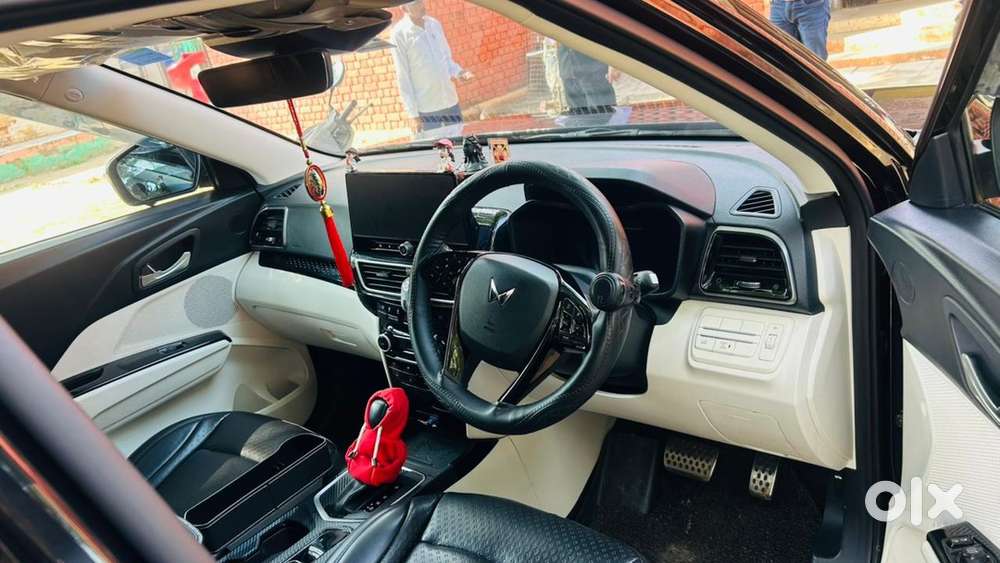 Mahindra Xuv 3xo 2025 Petrol Well Maintained