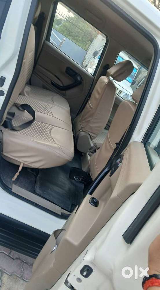 Mahindra Bolero Neo N8, 2021