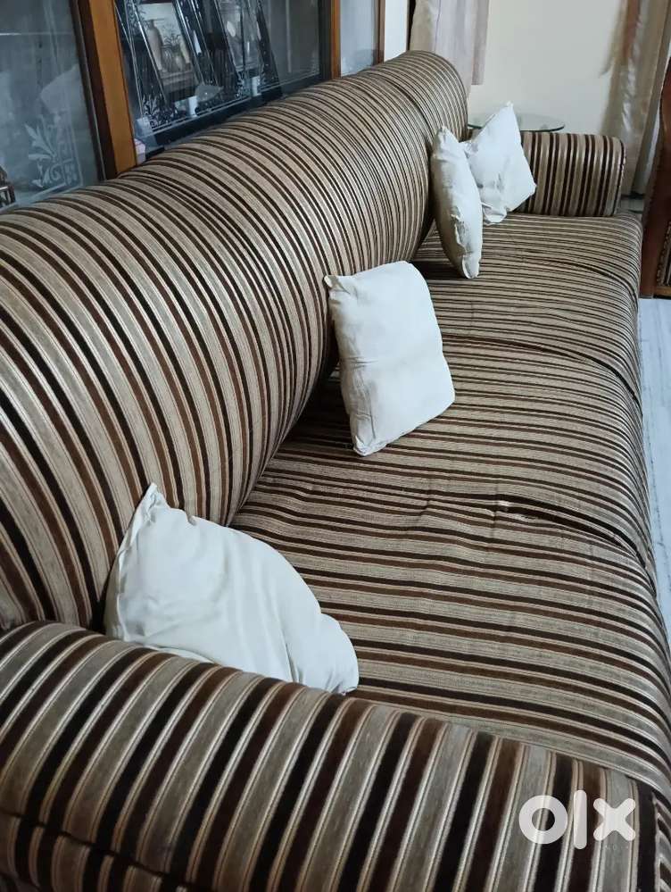 4 SEATER SOFA