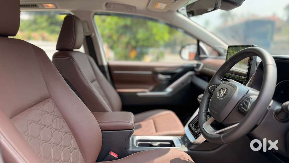 Toyota Innova Hycross 2.0 Zx (o) Hybrid 7 Str, 2025, Petrol