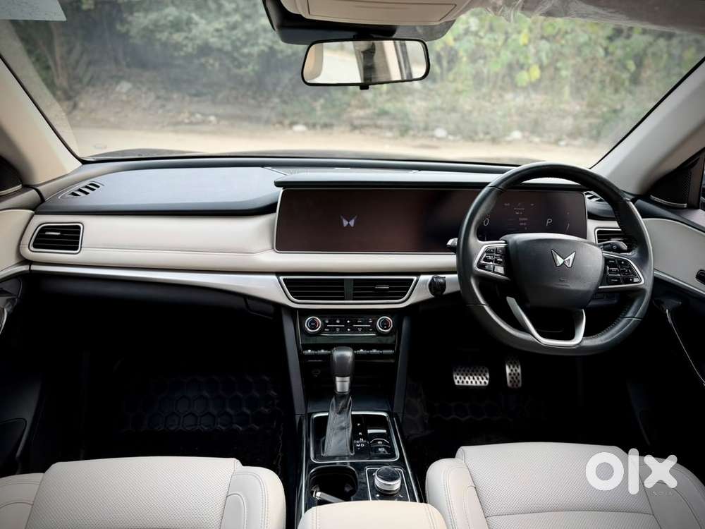 Mahindra Xuv700 2.0 Ax 7 Petrol At Str, 2022, Petrol