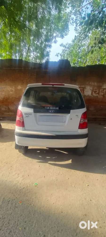 Hyundai Santro (white)