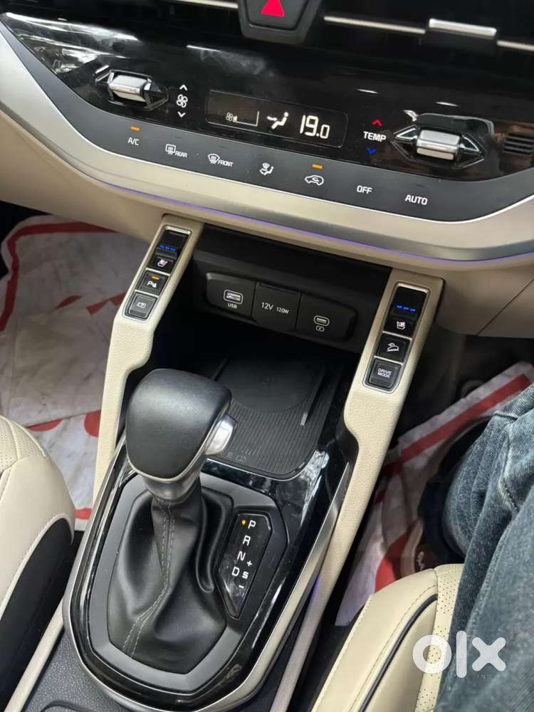 Kia Carens 1.4 Luxury Plus 6 Str, 2022, Petrol