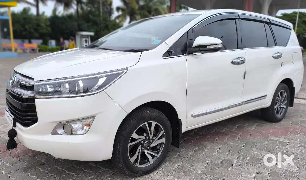 Innova Crysta 2.4 Vx Mt Very Good Condition Just Now Service Done