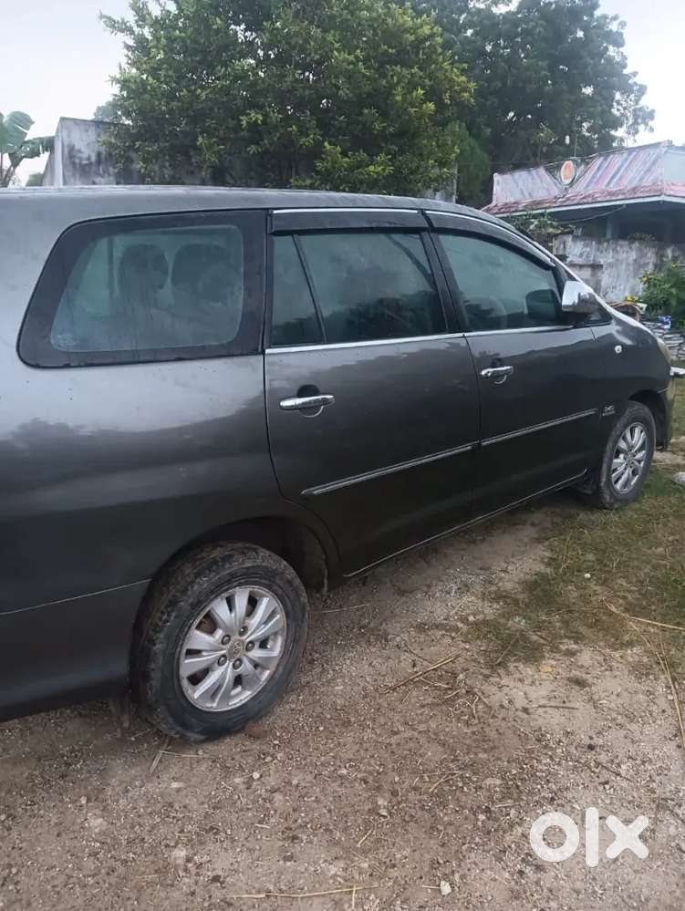 Toyota Innova 2011 Diesel 240000 Km Driven