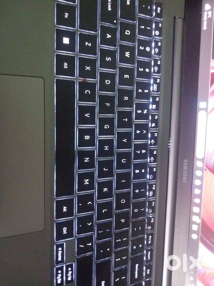 SAMSUNG GALAXY BOOK 4