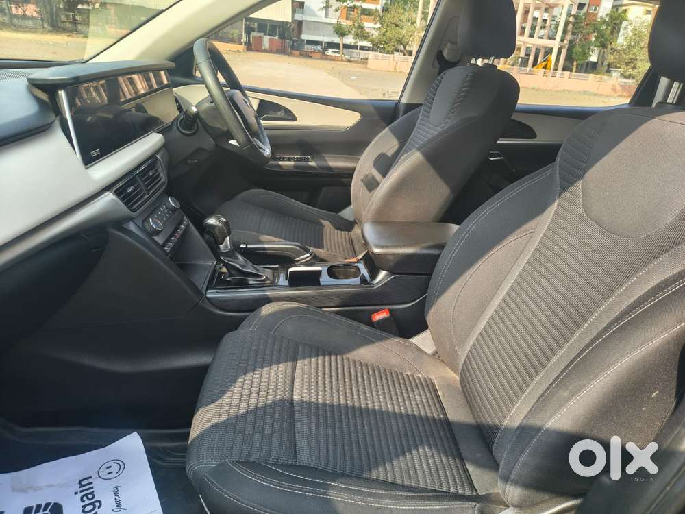 Mahindra Xuv700 2.2 Ax 5 Diesel At 7 Str, 2022, Diesel