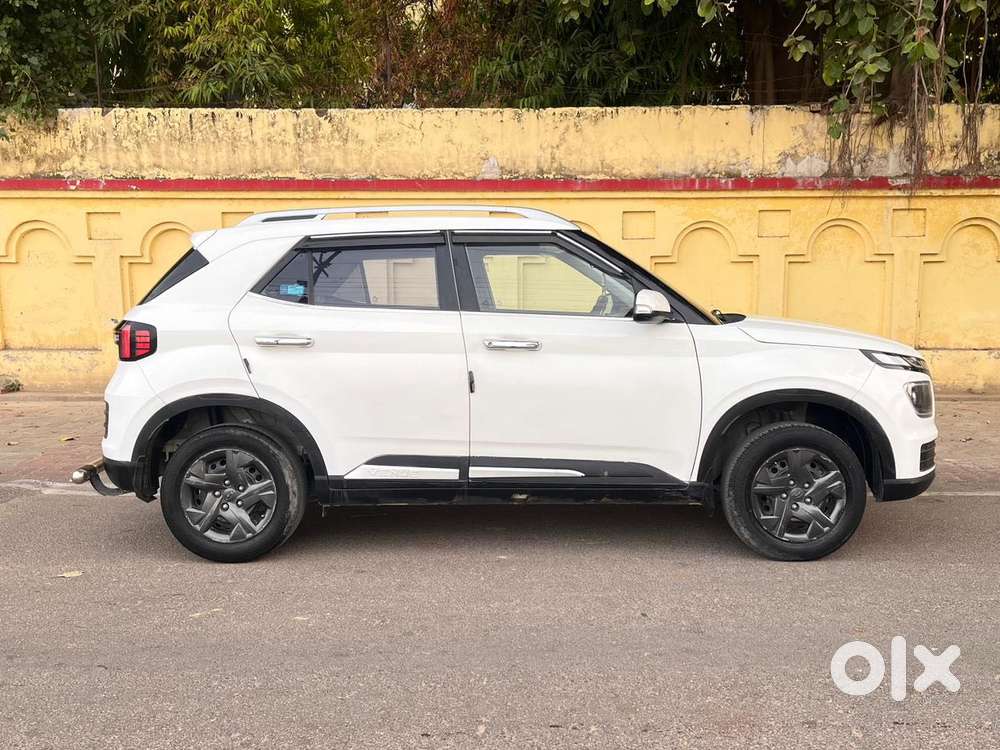 Hyundai Venue 1.2 S (o), 2024, Petrol