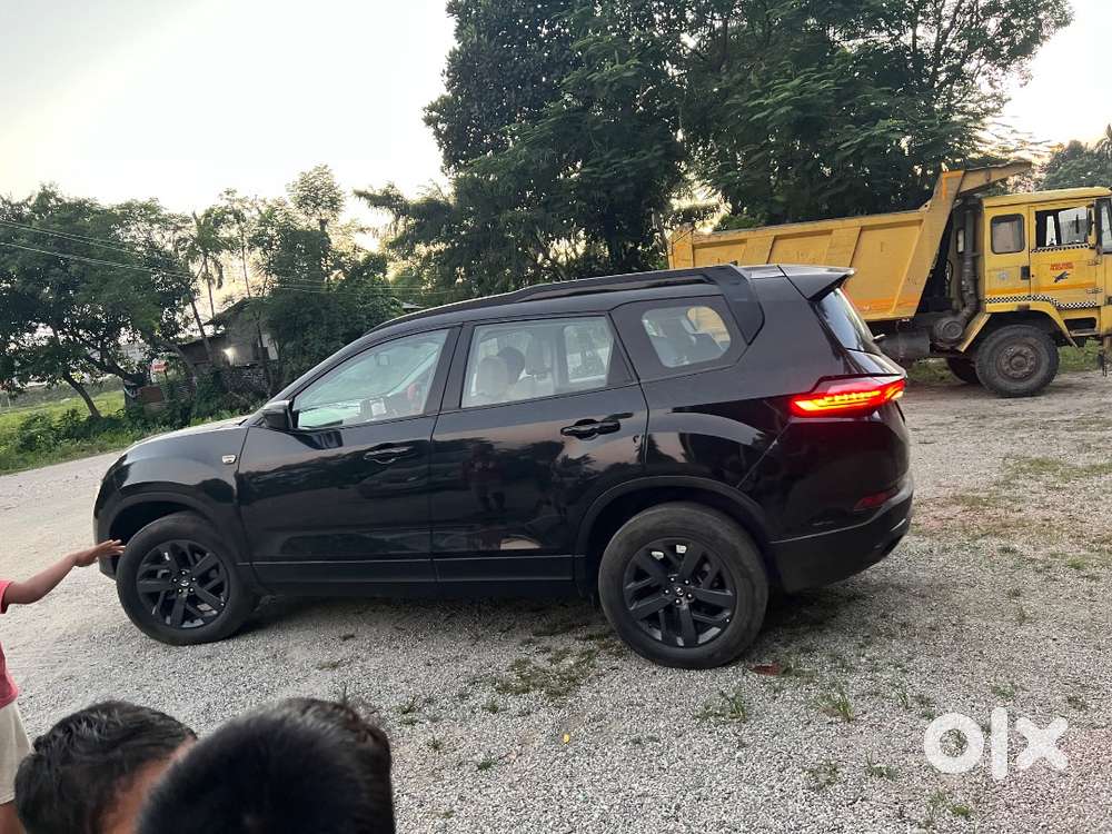Tata Safari Xta+ Dark Edition 2023