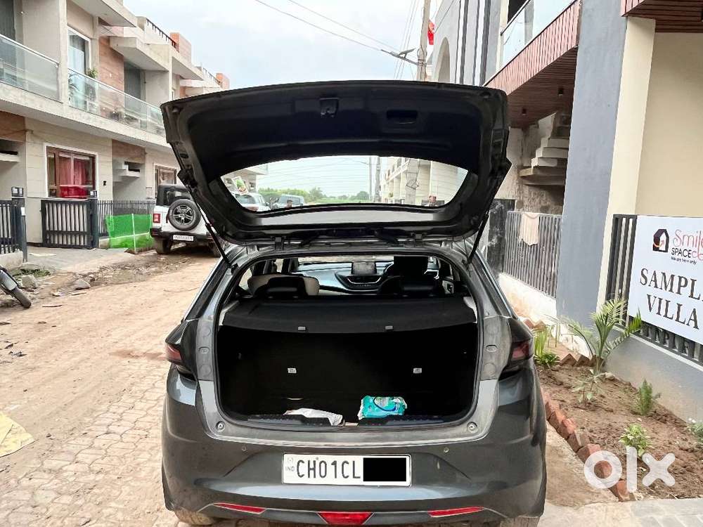 Selling My 2022 Tata Altroz Xza+ Dca – Top Model Automatic (petrol).