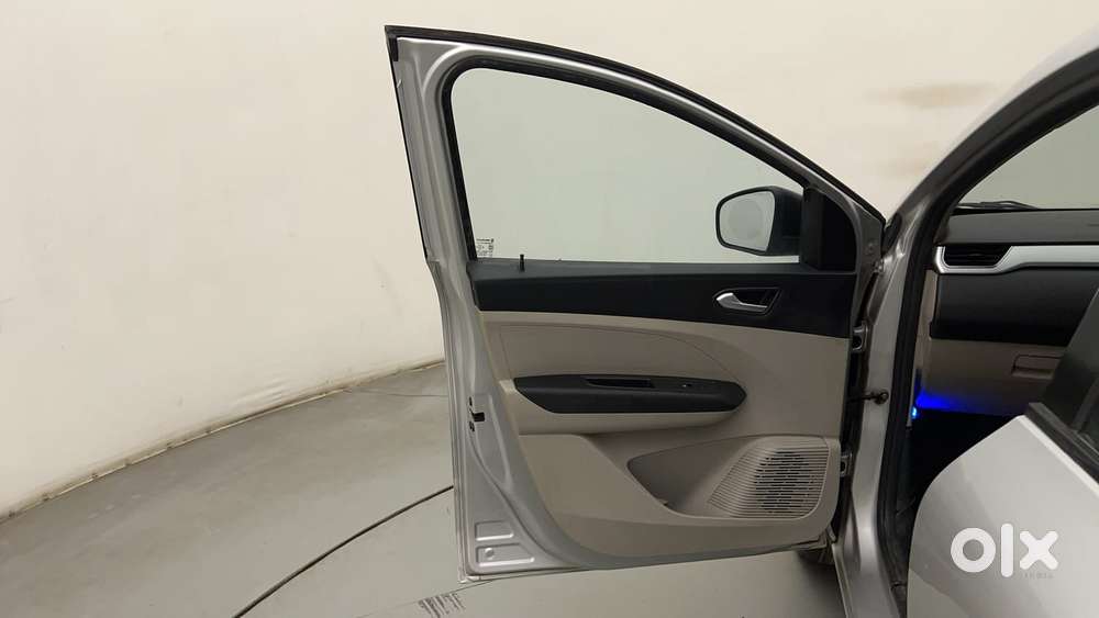 Renault Triber Rxz, 2022, Petrol