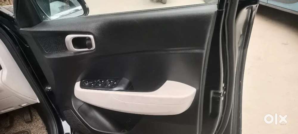 Hyundai Venue 2023 Petrol 45000 Km Driven