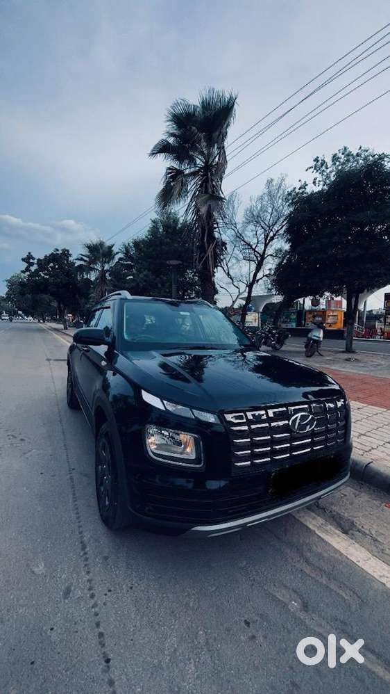 Hyundai Venue 2025 Diesel 18000 Km Driven