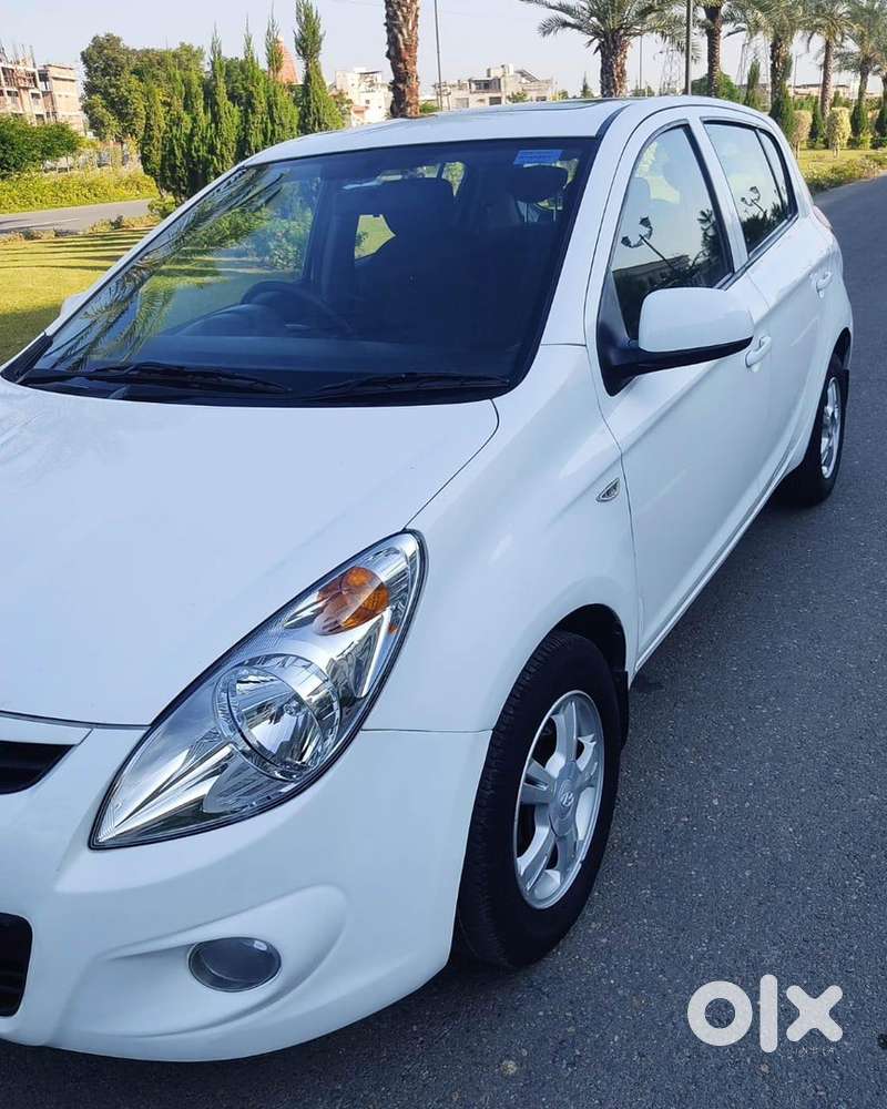 Hyundai I20 Petrol 2010/automatic With Sunroof/pb Number