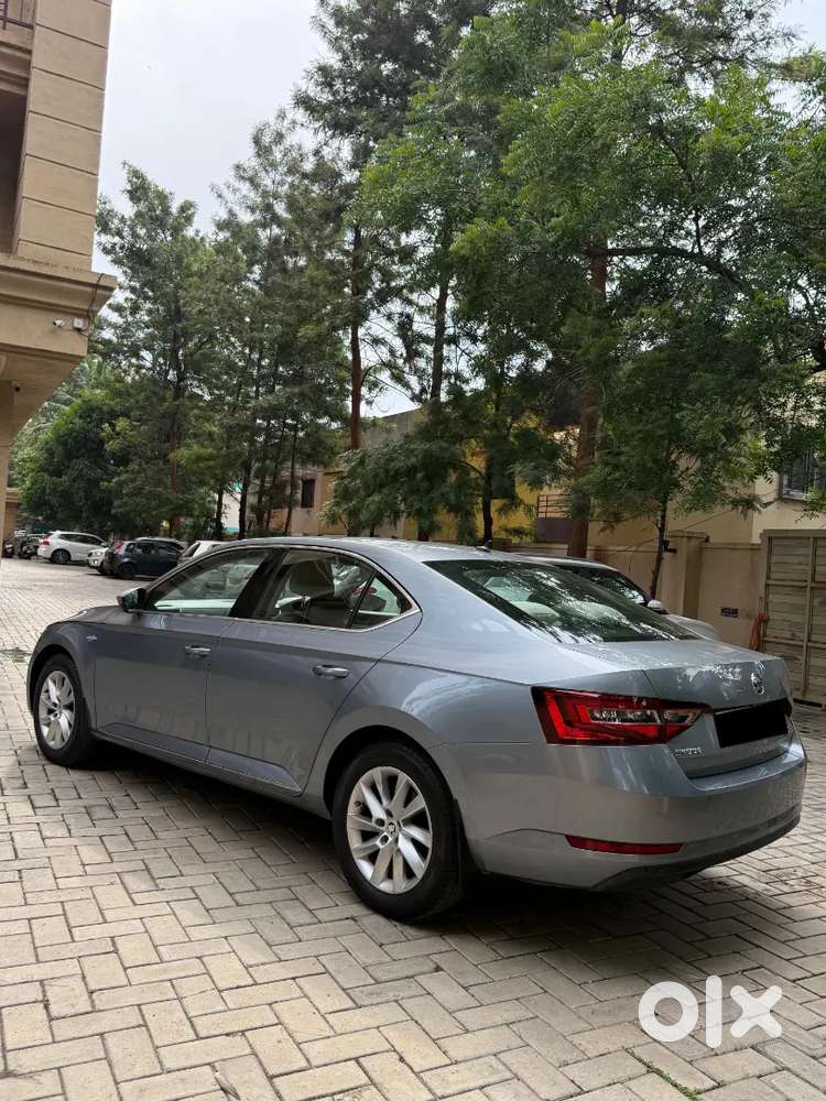 Skoda Superb 2017 Diesel 80000 Km Driven