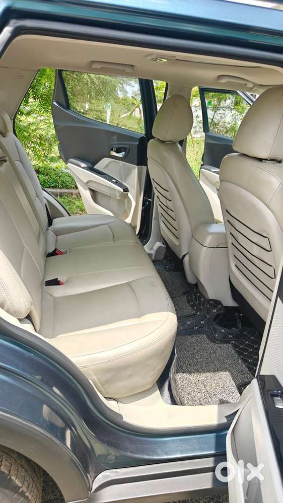 Mahindra Xuv300 1.2 W8 (o) Amt Petrol, 2022, Petrol
