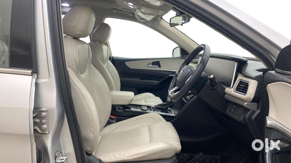 Mahindra Xuv700 2.0 Ax 7 Petrol At Luxury Pack Str, 2022, Petrol