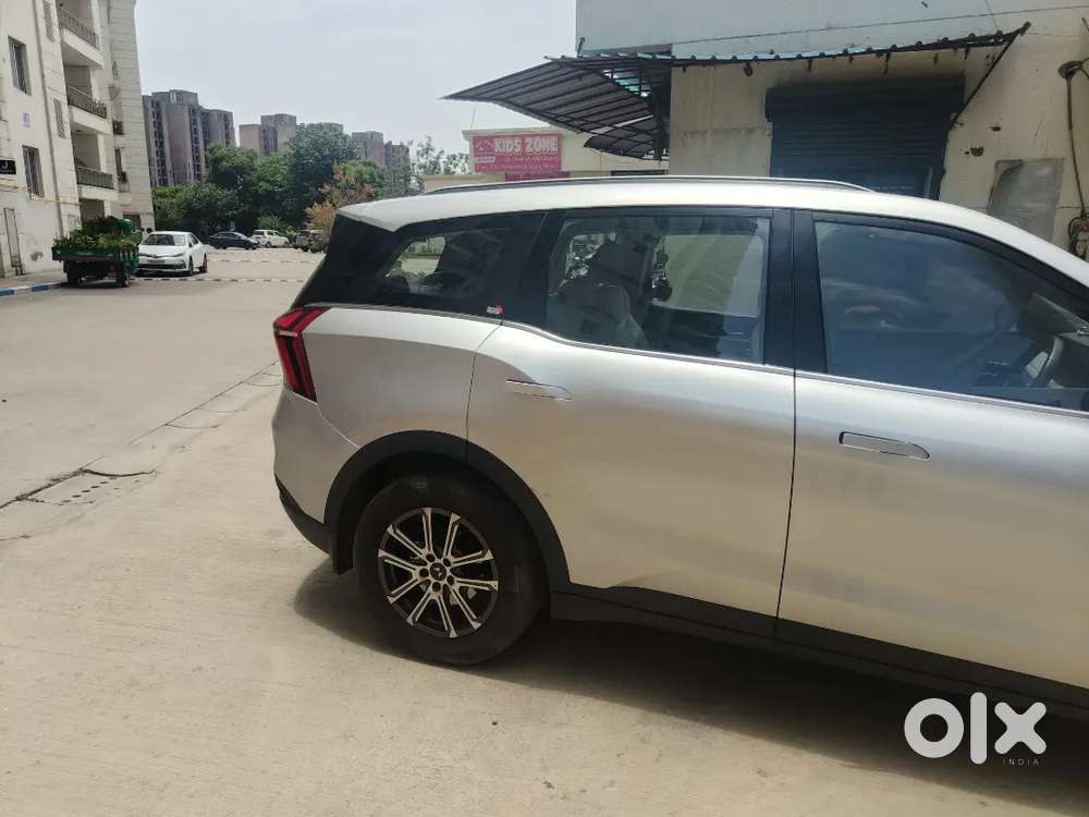 023 Mahindra Xuv700 Ax7l  Feb 2023  25,000 Km  Single Owner  Ncr