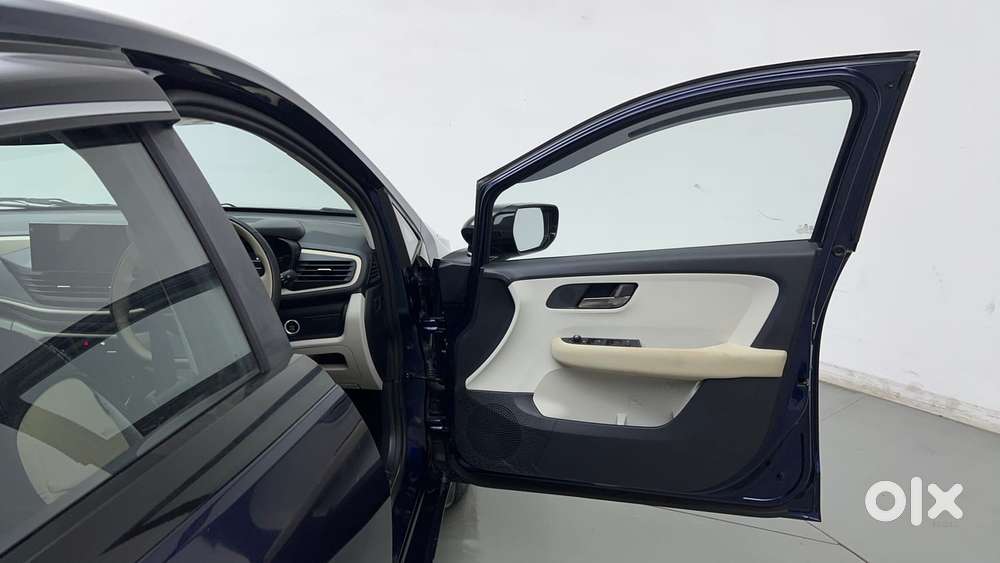 Tata Altroz 1.2 Xza Petrol Dct, 2025, Petrol