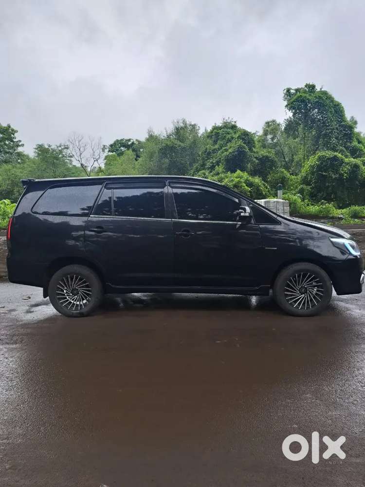 Toyota Innova 2014  2.5 V (mafia Spec)