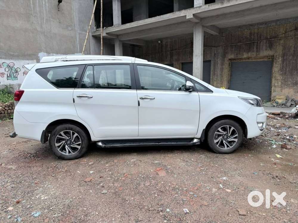 Toyota Innova Crysta 2.4 V 8 Str, 2025, Diesel