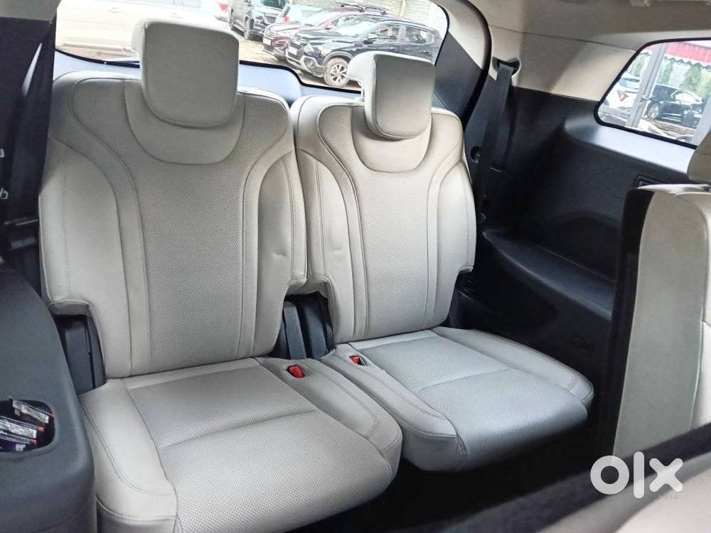 Mahindra Xuv700 2.2 Ax 7 Diesel Mt Luxury Pack Str, 2025, Diesel