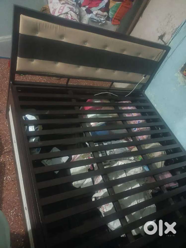 Full hydrolic King size Iron bed