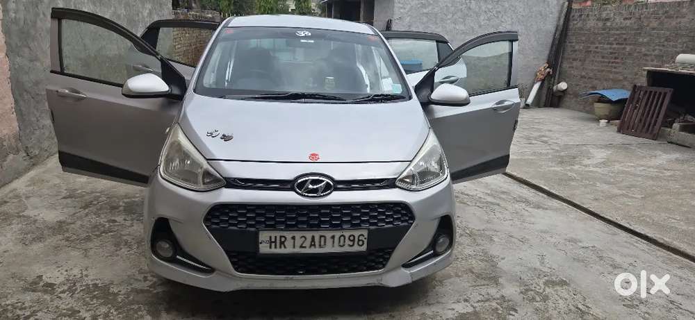 Teacher Driven Hyundai Grand I10 2017 Diesel.  Zero Depreciation Insur