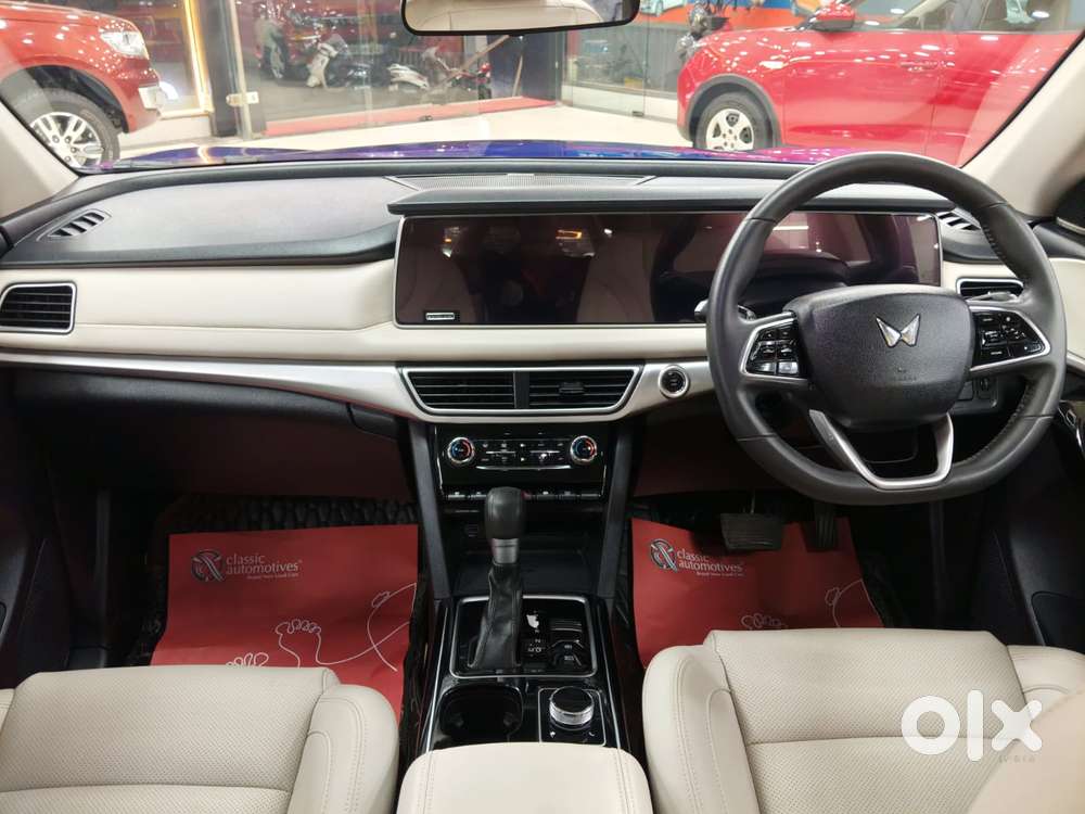 Mahindra Xuv700 Ax7 Awd, 2023, Petrol