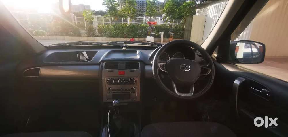 Tata Safari Storme 2015
