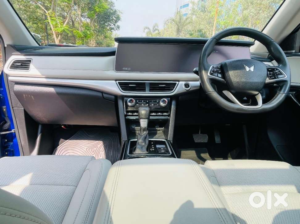Mahindra Xuv700 2.2 Ax 7 Diesel At Luxury Pack Str Awd, 2023, Diesel