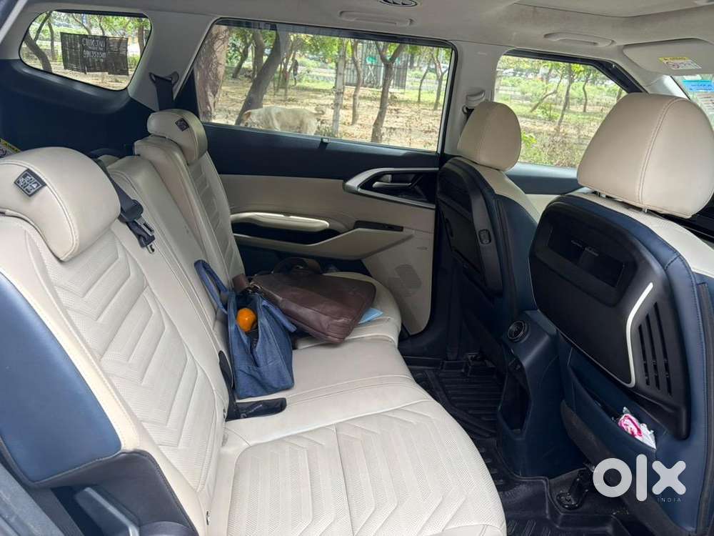 Excellent Condition Under Warranty 2023 Petrol Kia Carens