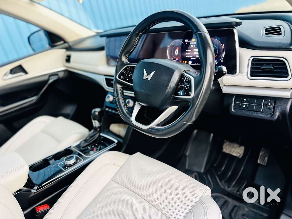 Mahindra Xuv700 2.2 Ax 7 Diesel At Luxury Pack Str Awd, 2022, Diesel