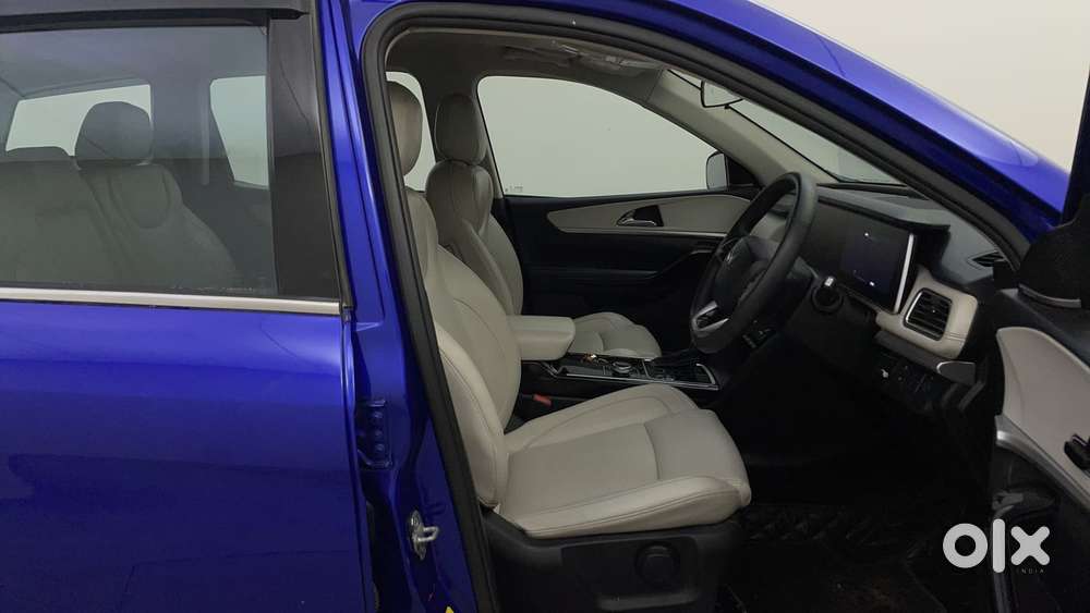 Mahindra Xuv700 2.0 Ax 7 Petrol At Luxury Pack Str, 2022, Petrol