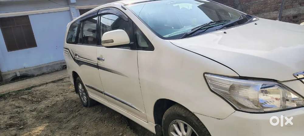 Toyota Innova 2014 Diesel 149000km Driven All Tyre New