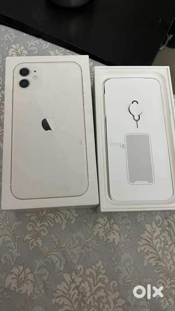 Iphone 11 (White) - Mobile Phones in undefined, - 1838425029