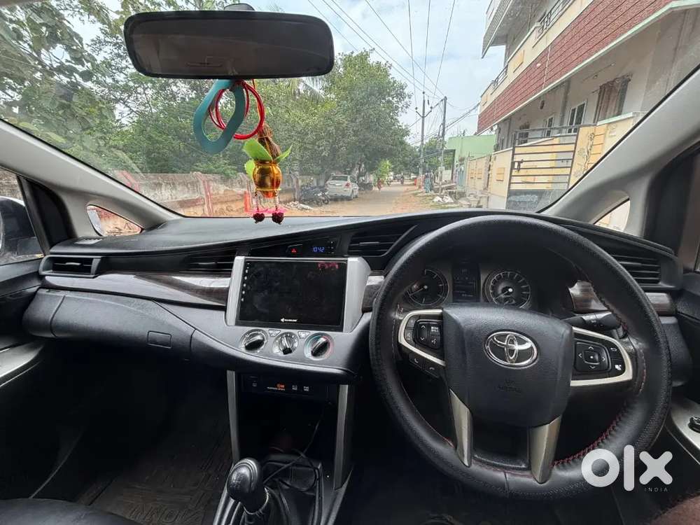 Toyota Innova Crysta Vx 2018 Pearl Whitetaxi Board