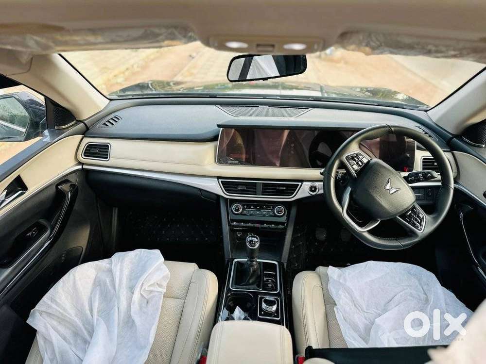 Mahindra Xuv700 2.2 Ax 7 Diesel Mt Luxury Pack Str, 2023, Diesel