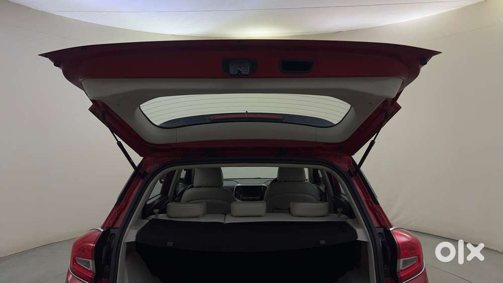 Mahindra Xuv300 W8 (o) 1.5 Diesel Amt Dual Tone, 2021, Diesel