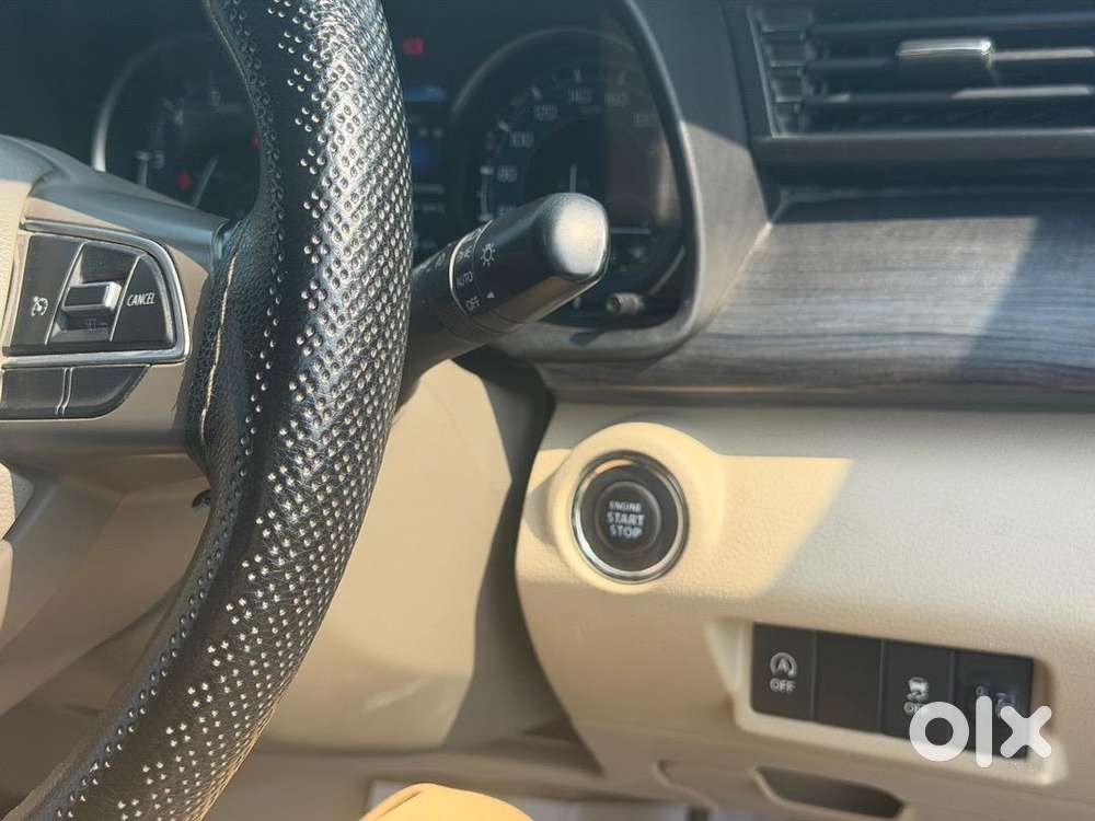 Toyota Rumion 2023 Petrol 50000 Km Driven-mini Crysta At