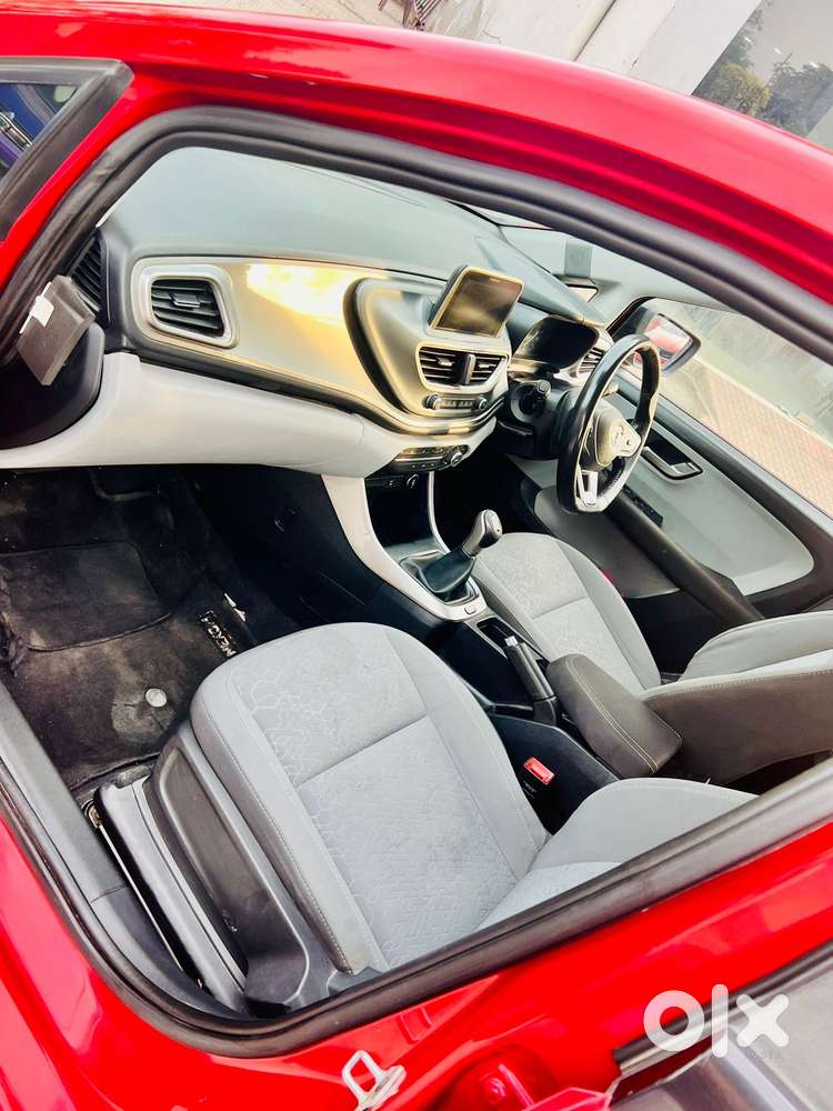 Tata Altroz, 2025, Petrol