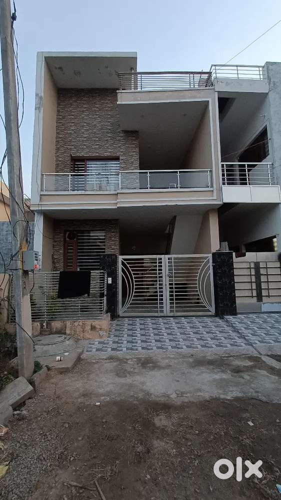 Park Facing 3bhk Kothi in Model Town For Sale Houses & Apartments