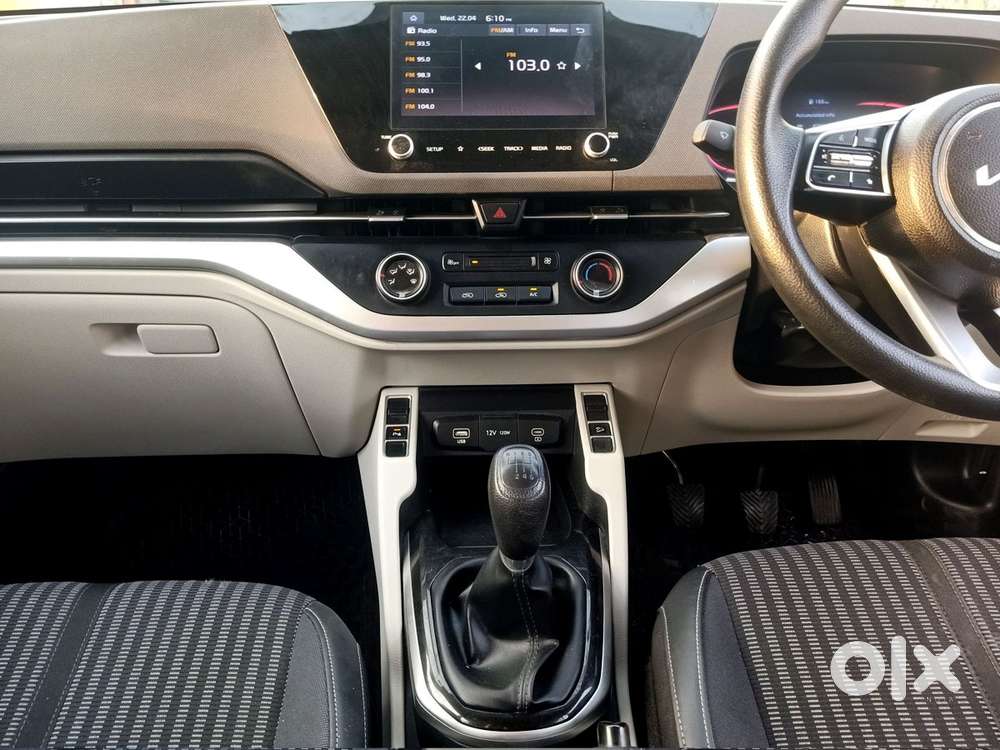 Kia Carens G 1.5 6mt Premium (o) 7-seater, 2023, Petrol
