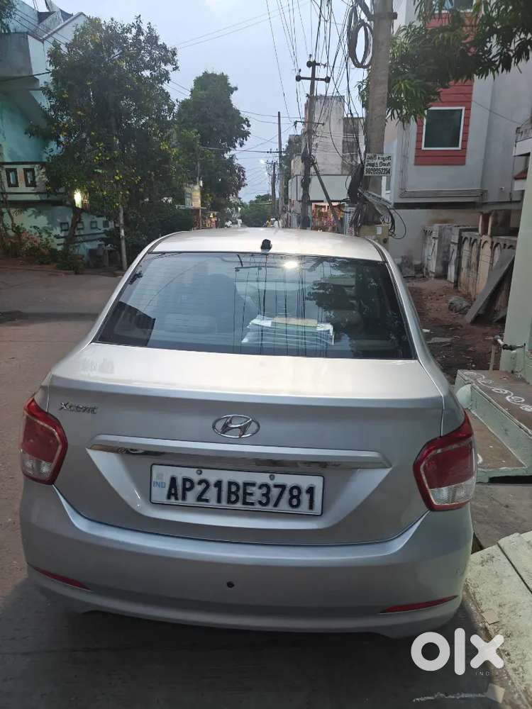 Hyundai Xcent 2015 Diesel 130000 Km Driven Well Maintained