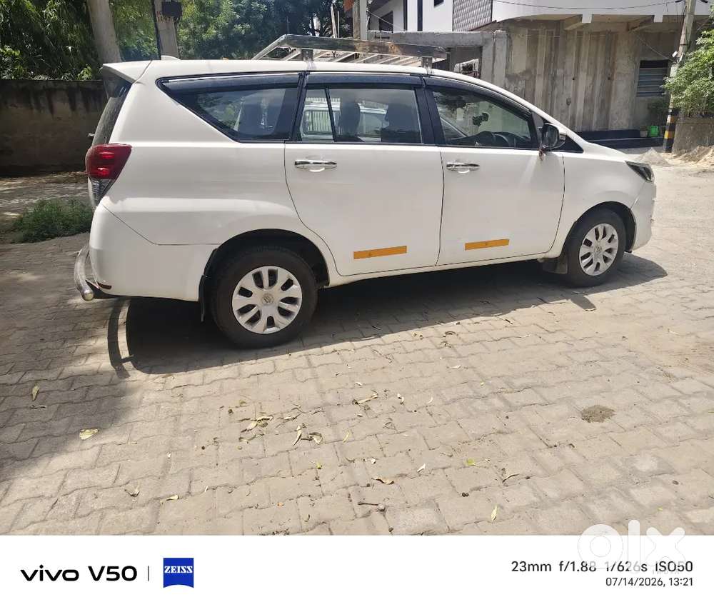 Toyota Innova Crysta Mt, 2.4 G, 2022