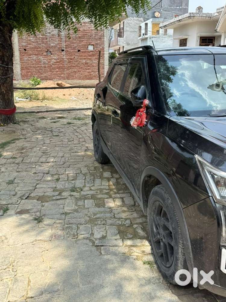 Mahindra Car 2022