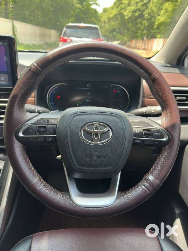Toyota Innova Hycross 2.0 Vx (o) Hybrid 7 Str, 2024, Petrol