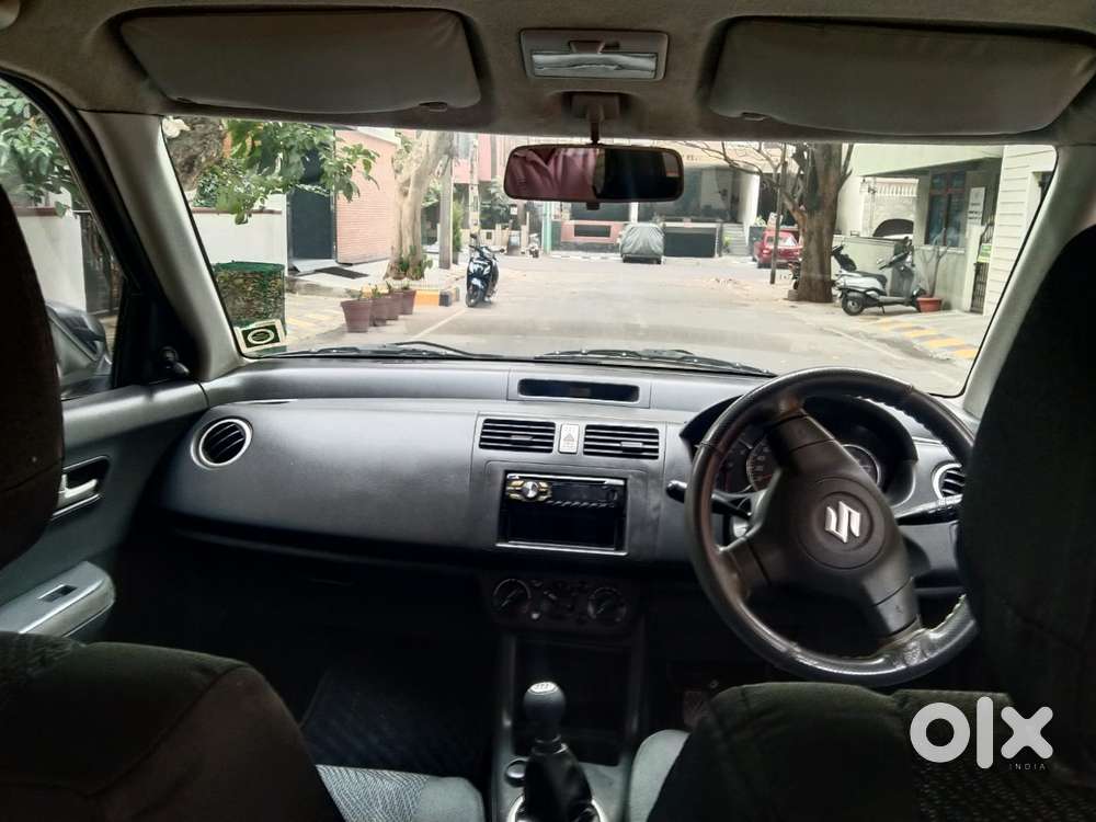 Maruti Suzuki Swift Vxi + Manual, 2011, Petrol