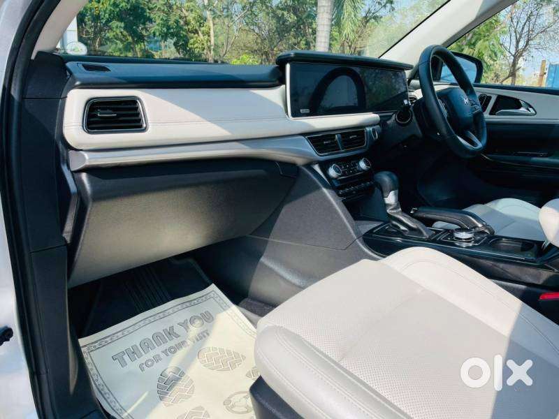 Mahindra Xuv700 2.0 Ax 7 Petrol At Str, 2024, Petrol