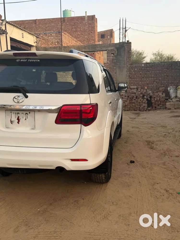 Toyota Fortuner 2015 Diesel 98000 Km Driven